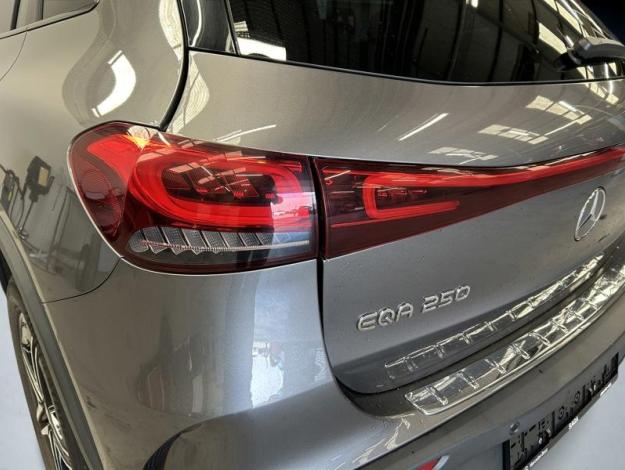 MERCEDES-BENZ EQA 250 AMG Pack Night  