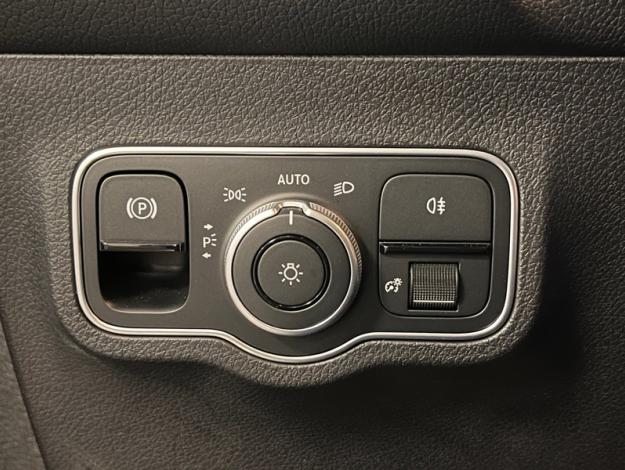 MERCEDES-BENZ GLB 200 d AMG Line  