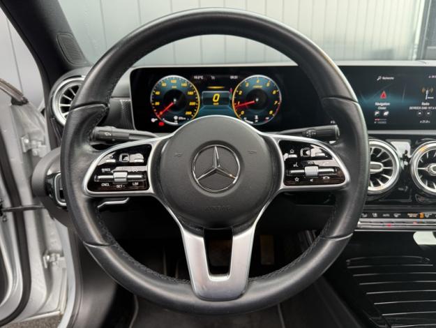 MERCEDES-BENZ Classe A 180 Berline Progressive Line  Classe A Berline / V1771 Classe A 180 Berline Progressive Line