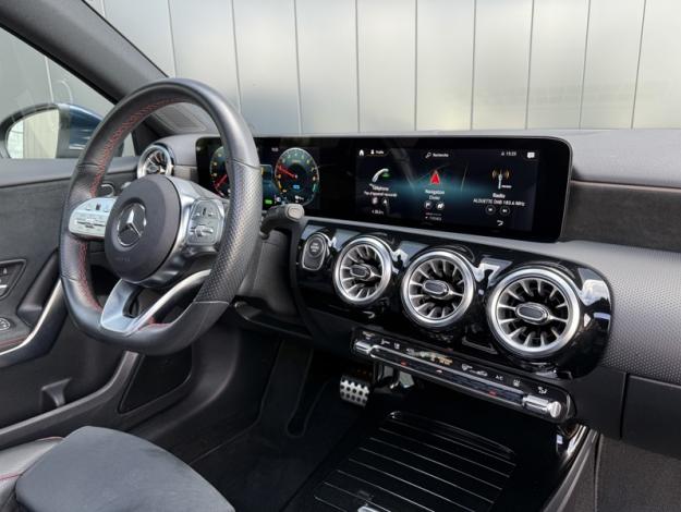 MERCEDES-BENZ Classe A 250 e AMG Line  