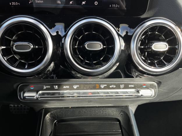 MERCEDES-BENZ GLA 200 d AMG Line  GLA 200 d AMG Line