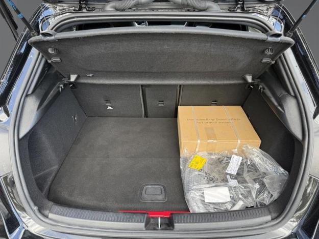 MERCEDES-BENZ A 250 e AMG Line  