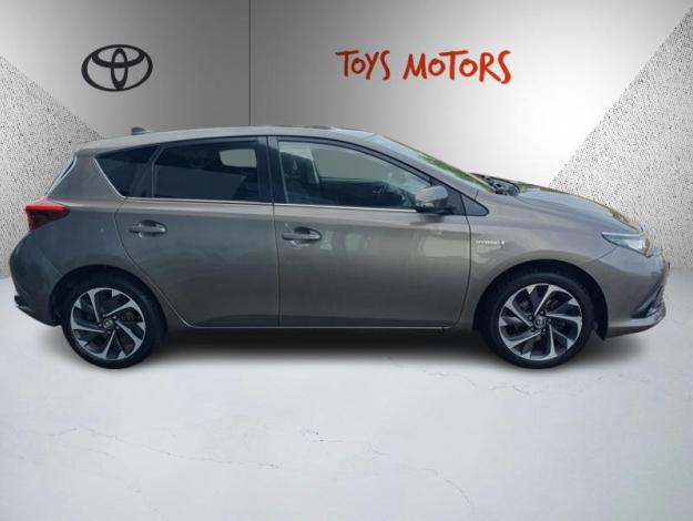 TOYOTA Auris 136h Design  