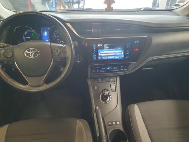 TOYOTA Auris 136h Design  