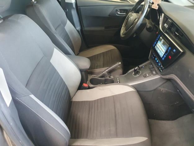 TOYOTA Auris 136h Design  