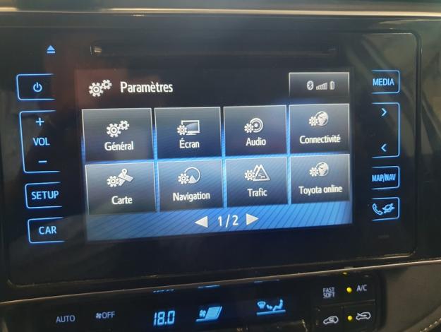 TOYOTA Auris 136h Design  