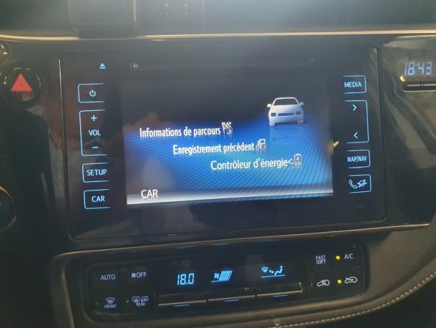 TOYOTA Auris 136h Design  