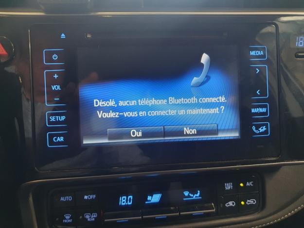 TOYOTA Auris 136h Design  