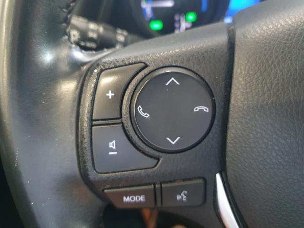 TOYOTA Auris 136h Design  