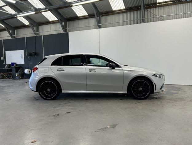 MERCEDES-BENZ A 250 e AMG Line  