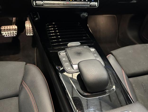 MERCEDES-BENZ A 250 e AMG Line  