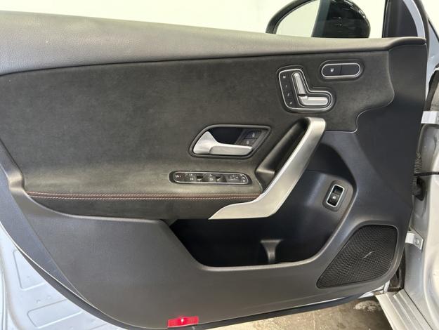 MERCEDES-BENZ A 250 e AMG Line  