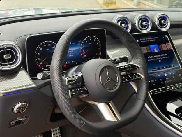 MERCEDES-BENZ GLC 200 4MATIC AMG Toit Pano Attelage  