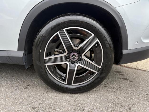 MERCEDES-BENZ GLC 200 4MATIC AMG Toit Pano Attelage  