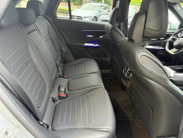MERCEDES-BENZ GLC 200 4MATIC AMG Toit Pano Attelage  