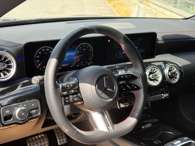 MERCEDES-BENZ CLA 180 Coupé AMG Pack Night Facelift  