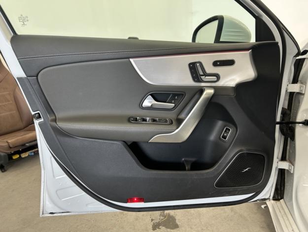MERCEDES-BENZ A 200 Berline Pack AMG Toit Pano  