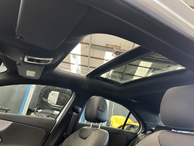 MERCEDES-BENZ A 200 Berline Pack AMG Toit Pano  