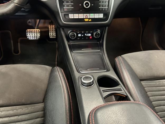 MERCEDES-BENZ GLA 180 AMG Pack Night Auto  