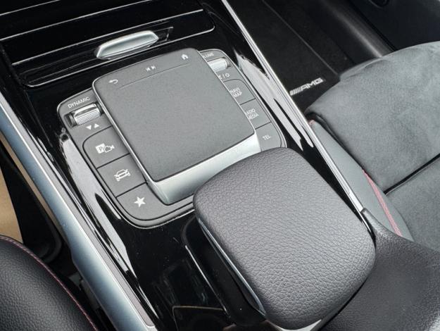 MERCEDES-BENZ GLB 180 d AMG Line - Toit ouvrant sièges électriques  