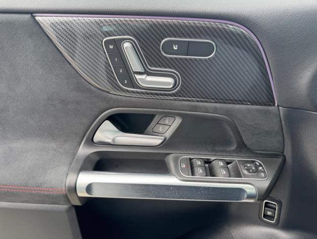 MERCEDES-BENZ GLB 180 d AMG Line - Toit ouvrant sièges électriques  