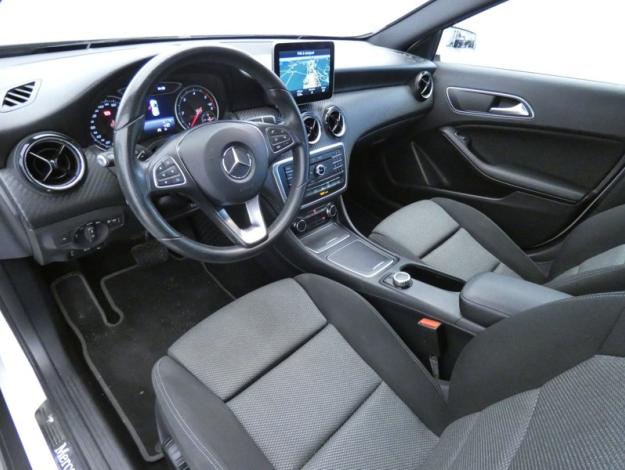 MERCEDES-BENZ GLA 180 d Intuition  