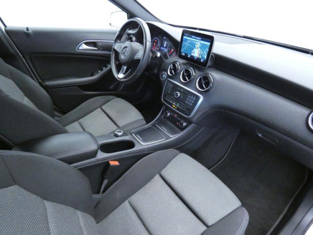 MERCEDES-BENZ GLA 180 d Intuition  