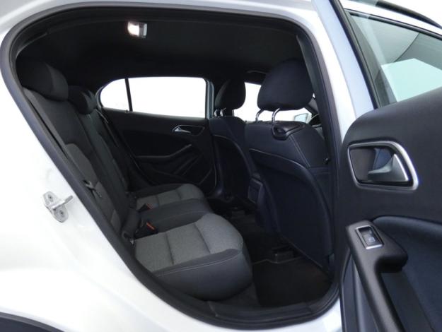 MERCEDES-BENZ GLA 180 d Intuition  