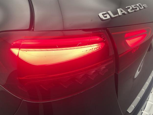 MERCEDES-BENZ GLA-Klasse GLA 250 e Off-Roader