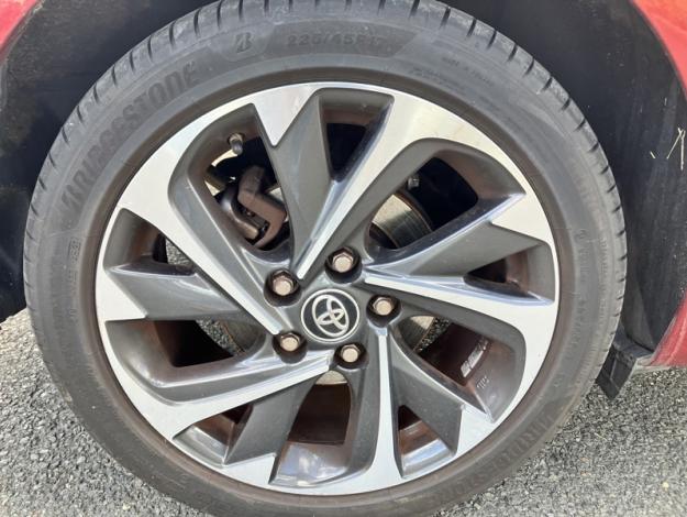 TOYOTA Auris 1.8 HYBRID 136 DESIGN  