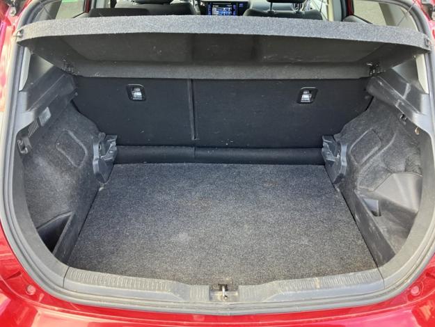 TOYOTA Auris 1.8 HYBRID 136 DESIGN  