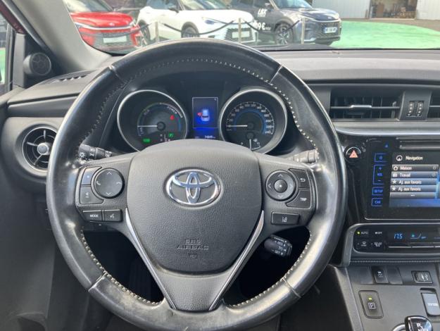 TOYOTA Auris 1.8 HYBRID 136 DESIGN  