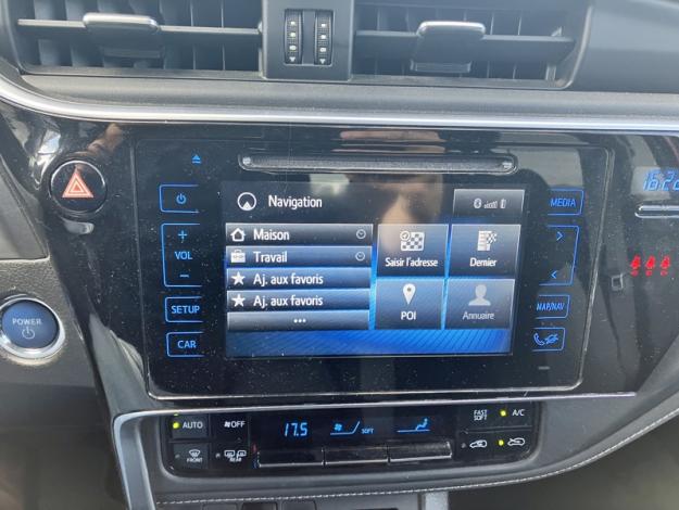 TOYOTA Auris 1.8 HYBRID 136 DESIGN  