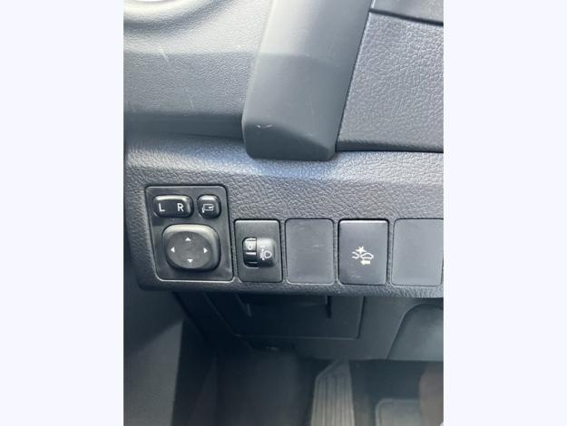 TOYOTA Auris 1.8 HYBRID 136 DESIGN  