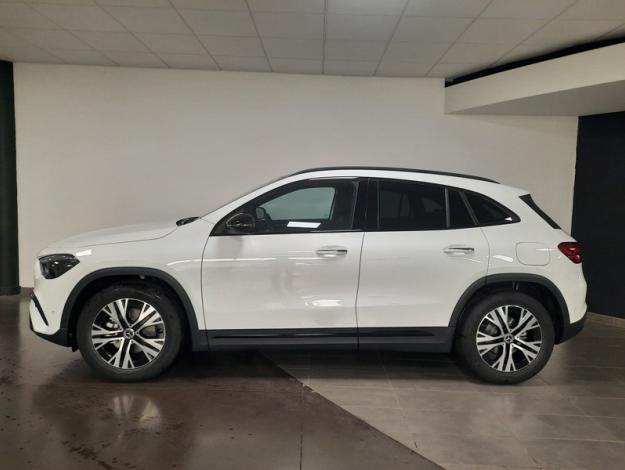 MERCEDES-BENZ GLA 180 Progressive Line  GLA 180 Progressive Line