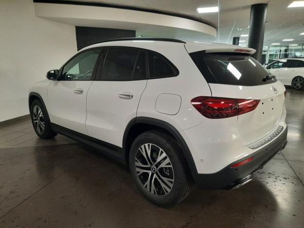 MERCEDES-BENZ GLA 180 Progressive Line  GLA 180 Progressive Line