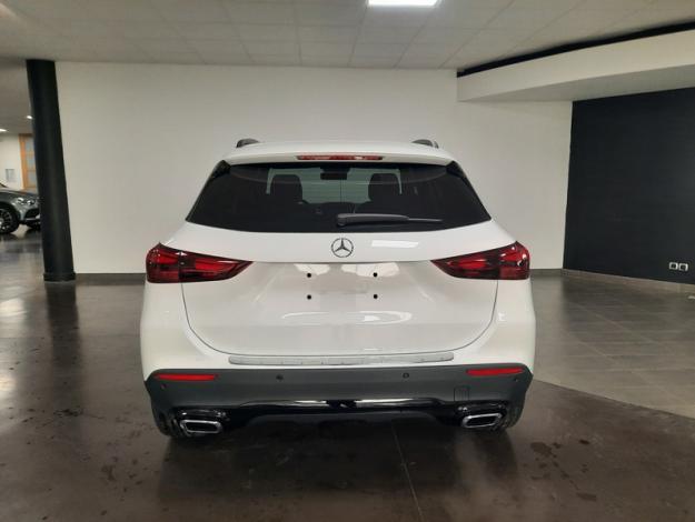 MERCEDES-BENZ GLA 180 Progressive Line  GLA 180 Progressive Line