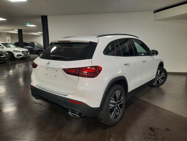 MERCEDES-BENZ GLA 180 Progressive Line  GLA 180 Progressive Line