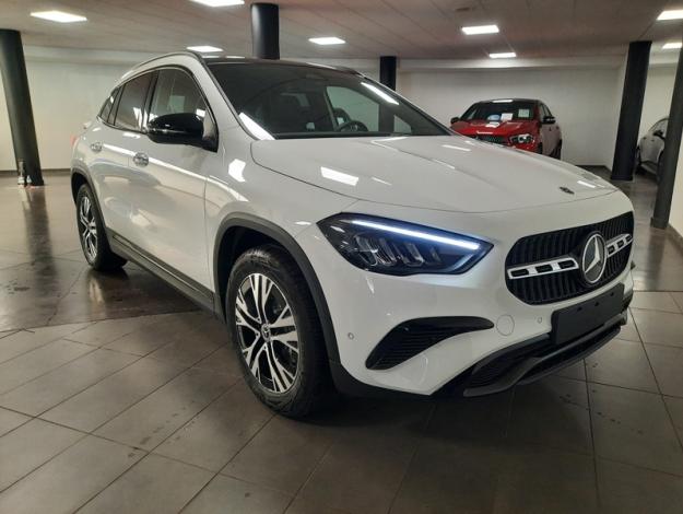 MERCEDES-BENZ GLA 180 Progressive Line  GLA 180 Progressive Line