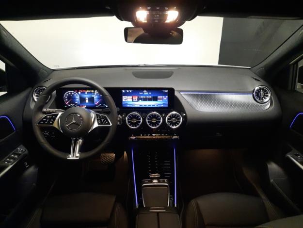 MERCEDES-BENZ GLA 180 Progressive Line  GLA 180 Progressive Line