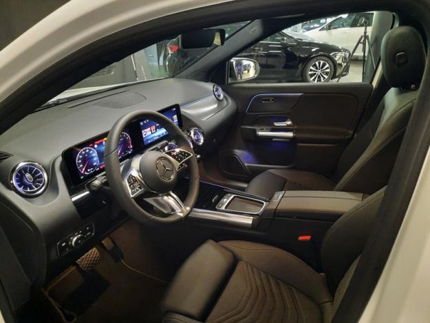 MERCEDES-BENZ GLA 180 Progressive Line  GLA 180 Progressive Line