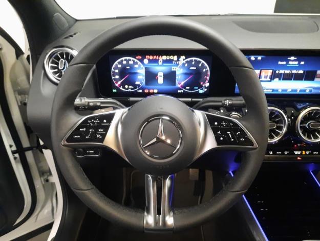 MERCEDES-BENZ GLA 180 Progressive Line  GLA 180 Progressive Line