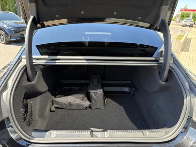 MERCEDES-BENZ EQE 43 AMG 4matic Pano Burmester Head Up  