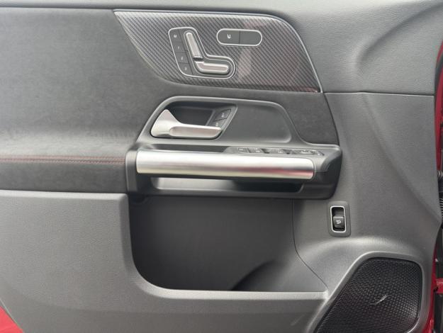 MERCEDES-BENZ GLA 200 d AMG Line  GLA 200 d AMG Line