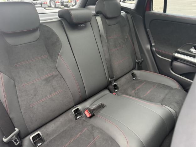 MERCEDES-BENZ GLA 200 d AMG Line  GLA 200 d AMG Line
