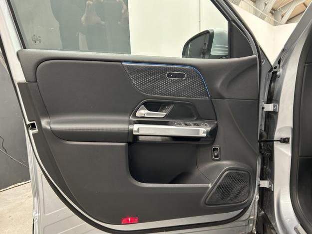MERCEDES-BENZ EQB 250 + Luxury Line Facelift  