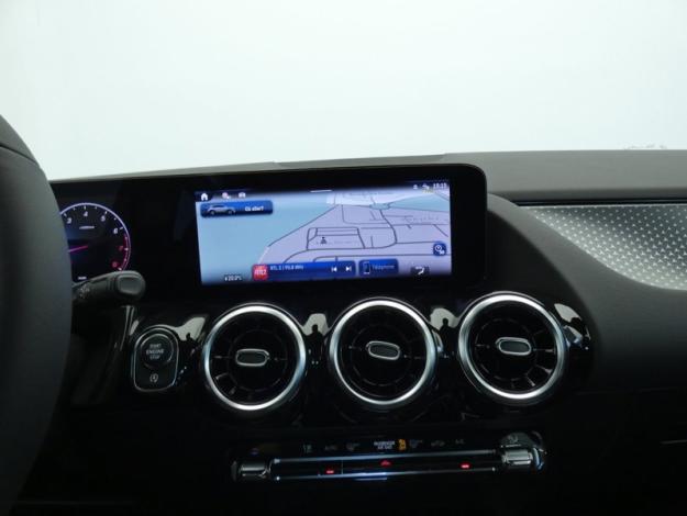 MERCEDES-BENZ GLA 180 Progressive Line  GLA 180 Progressive Line