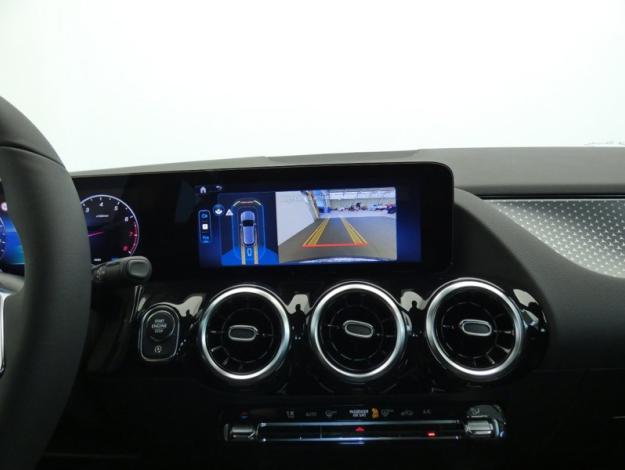 MERCEDES-BENZ GLA 180 Progressive Line  GLA 180 Progressive Line