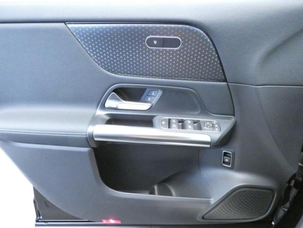 MERCEDES-BENZ GLA 180 Progressive Line  GLA 180 Progressive Line