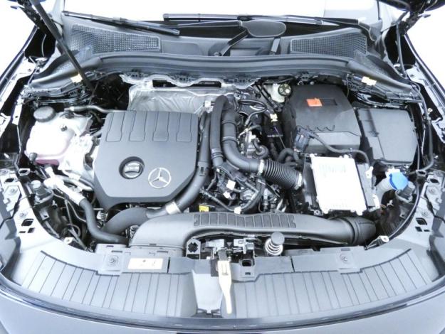 MERCEDES-BENZ GLA 180 Progressive Line  GLA 180 Progressive Line